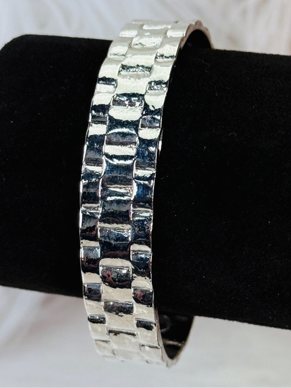 Beautiful silvertone, weighted cuff bracelet